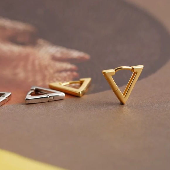 💛🤍Insta Triangle shape earrings - Picture 3 of 8